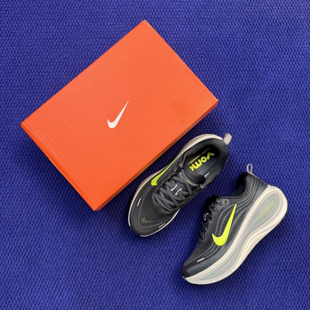 Nike Vomero Plus 低帮 ZOOMX 马拉松跑步鞋 第11色:绿色 缓震表现出色,脚感Q弹! 货号:男鞋H Nike Vomero Plus 低帮 ZOOMX 马拉松跑步鞋 第11色:绿色 缓震表现出色,脚感Q弹! 货号:男鞋H