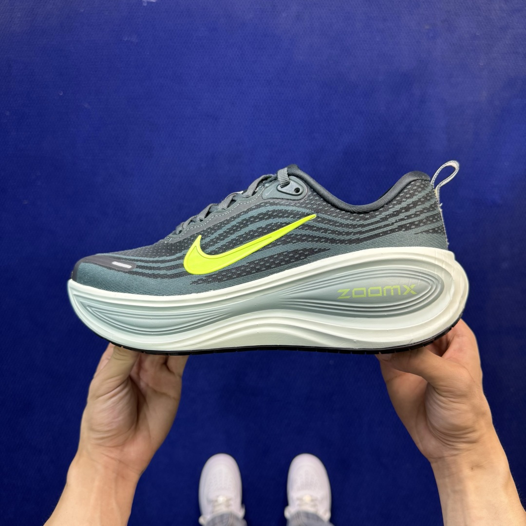 Nike Vomero Plus 低帮 ZOOMX 马拉松跑步鞋 第11色:绿色 缓震表现出色,脚感Q弹! 货号:男鞋H Nike Vomero Plus 低帮 ZOOMX 马拉松跑步鞋 第11色:绿色 缓震表现出色,脚感Q弹! 货号:男鞋H