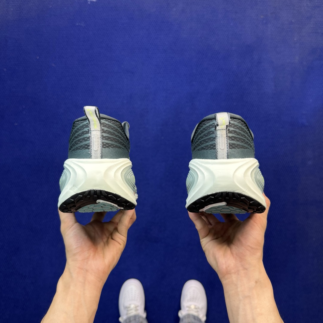 Nike Vomero Plus 低帮 ZOOMX 马拉松跑步鞋 第11色:绿色 缓震表现出色,脚感Q弹! 货号:男鞋H Nike Vomero Plus 低帮 ZOOMX 马拉松跑步鞋 第11色:绿色 缓震表现出色,脚感Q弹! 货号:男鞋H