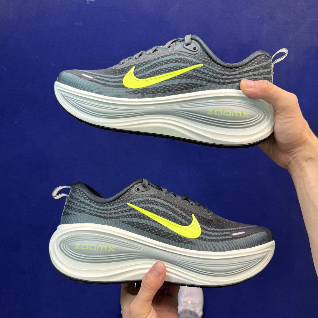 Nike Vomero Plus 低帮 ZOOMX 马拉松跑步鞋 第11色:绿色 缓震表现出色,脚感Q弹! 货号:男鞋H Nike Vomero Plus 低帮 ZOOMX 马拉松跑步鞋 第11色:绿色 缓震表现出色,脚感Q弹! 货号:男鞋H