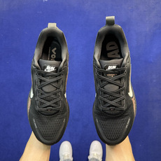 Nike Vomero Plus 低帮 ZOOMX 马拉松跑步鞋 第12色:黑暗红 缓震表现出色,脚感Q弹! 货号:男鞋 Nike Vomero Plus 低帮 ZOOMX 马拉松跑步鞋 第12色:黑暗红 缓震表现出色,脚感Q弹! 货号:男鞋