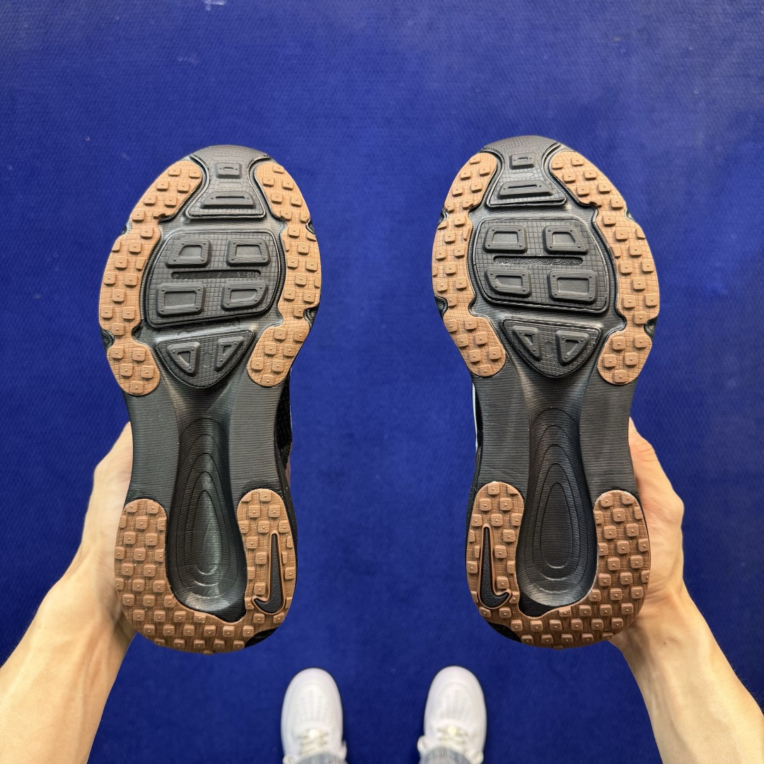 Nike Vomero Plus 低帮 ZOOMX 马拉松跑步鞋 第12色:黑暗红 缓震表现出色,脚感Q弹! 货号:男鞋 Nike Vomero Plus 低帮 ZOOMX 马拉松跑步鞋 第12色:黑暗红 缓震表现出色,脚感Q弹! 货号:男鞋
