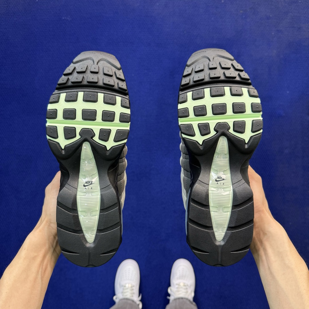 外贸私域爆款！Nike Air Max 95 低帮气垫跑鞋 大厂纯原高品！max95 第12色:灰绿 货号：HJ5996