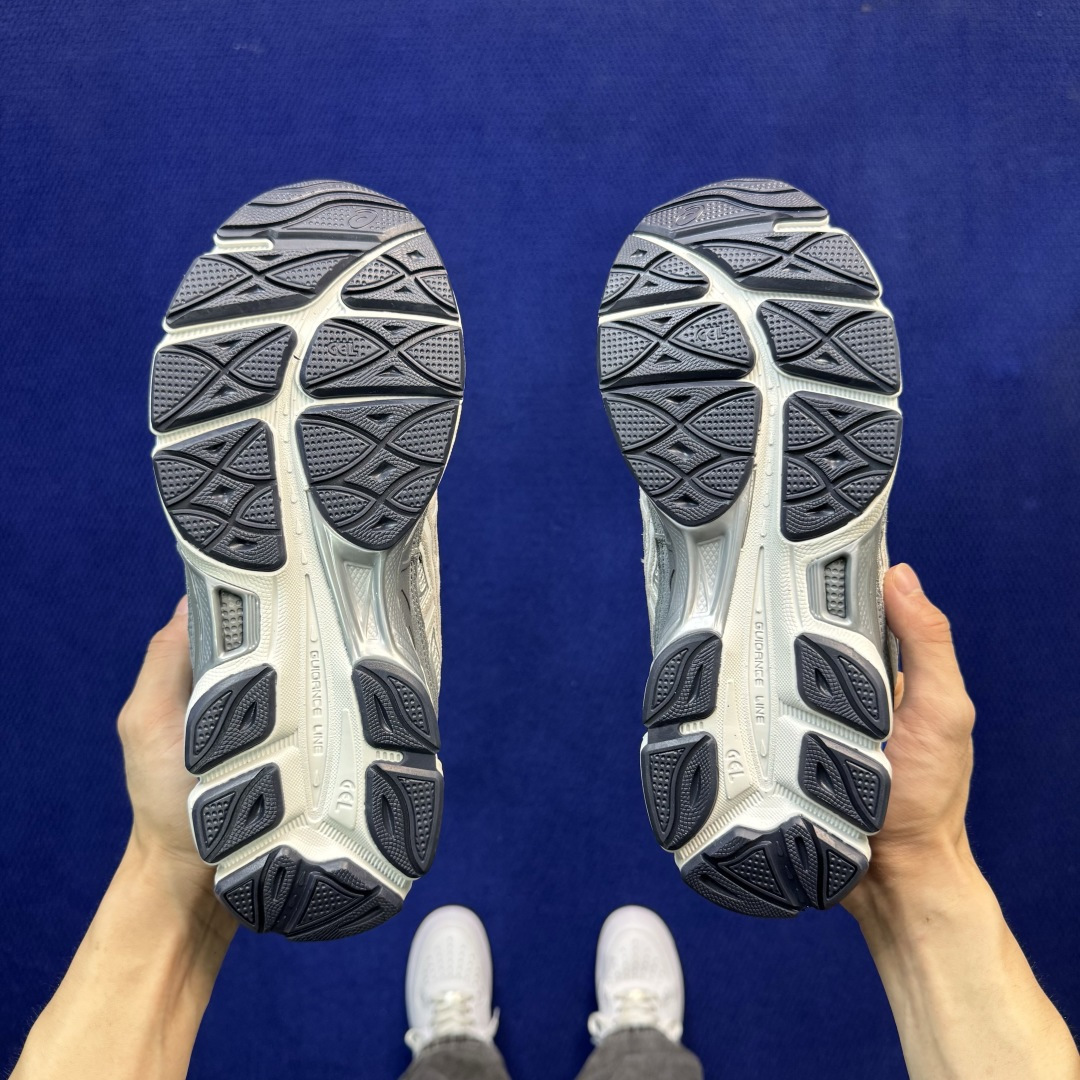 亚瑟士ASICS GEL-NYC系列 复古休闲鞋 第13色:1203A383-025 尺码：36-46带半码