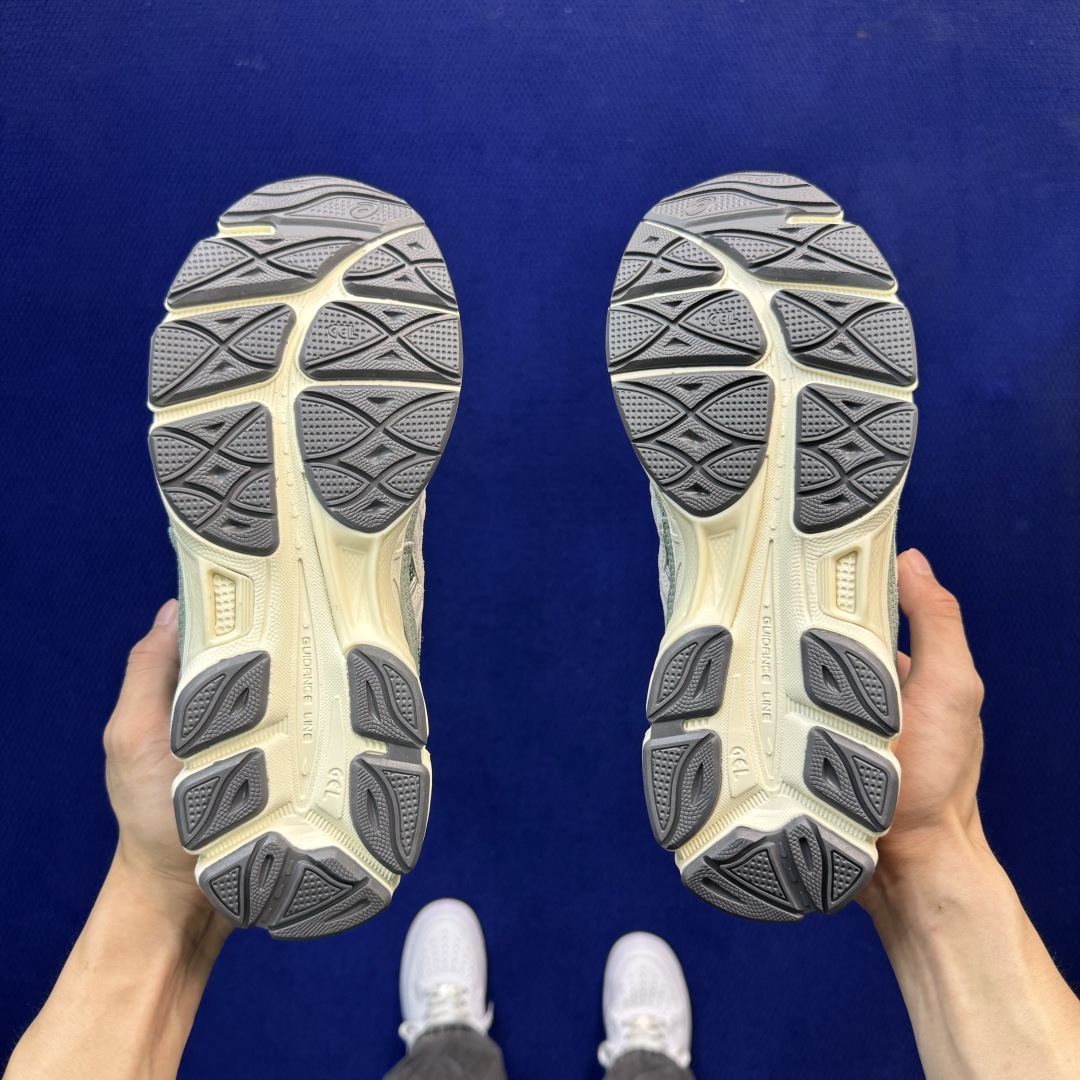 亚瑟士ASICS GEL-NYC系列 复古休闲鞋 第20色:1203A383-302 尺码：36-46带半码
