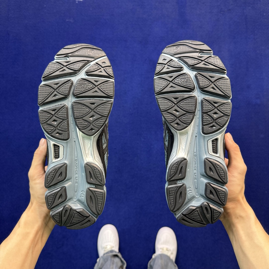 亚瑟士ASICS GEL-NYC系列 复古休闲鞋 第24色:1203A735-021 尺码：36-46带半码
