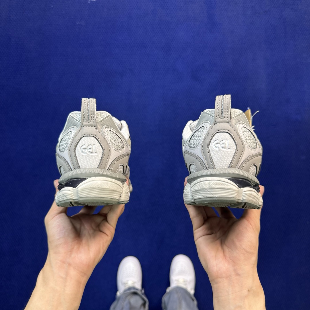 亚瑟士ASICS GEL-NYC系列 复古休闲鞋 第25色:1203A735-020 尺码：36-46带半码