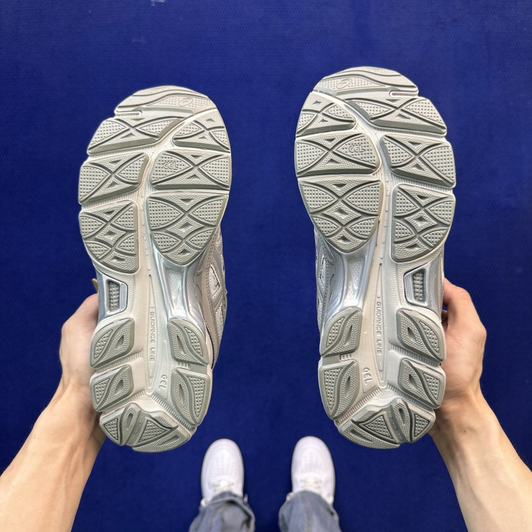 亚瑟士ASICS GEL-NYC系列 复古休闲鞋 第25色:1203A735-020 尺码：36-46带半码