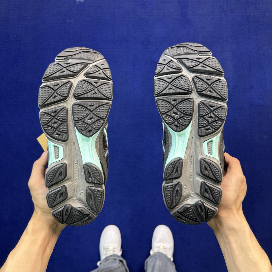 亚瑟士ASICS GEL-NYC系列 复古休闲鞋 第26色:1203A735-024 尺码：36-46带半码