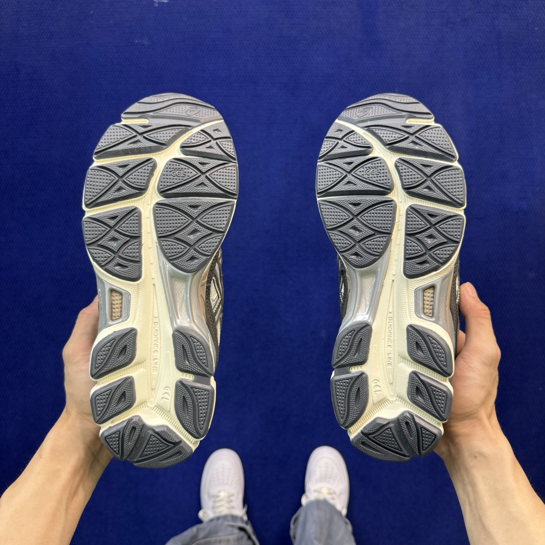 亚瑟士ASICS GEL-NYC系列 复古休闲鞋 第28色:1201A789-250 尺码：36-46带半码