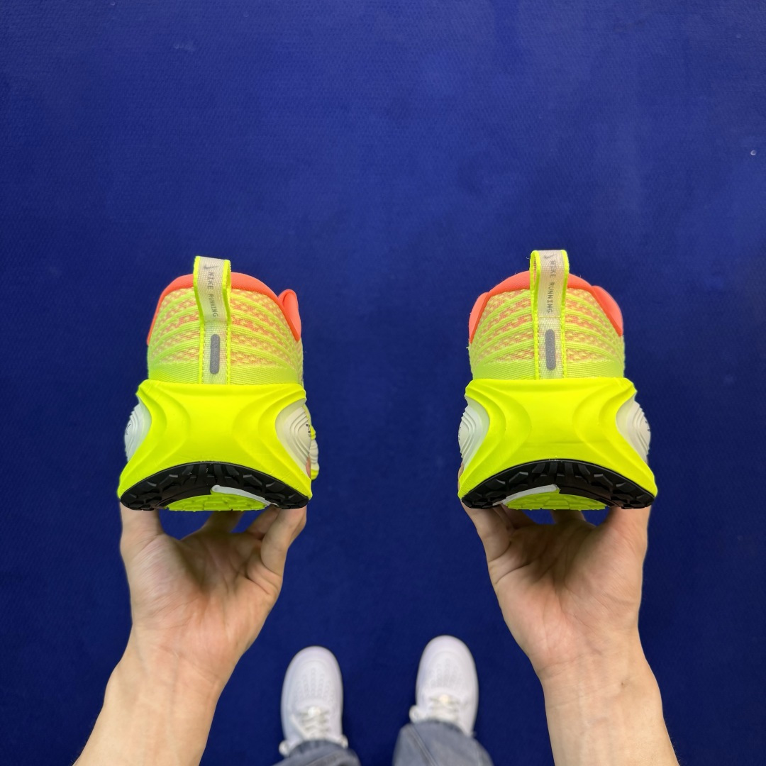 Nike Vomero Plus 低帮 ZOOMX 马拉松跑步鞋 第13色:黄色 缓震表现出色，脚感Q弹！ 货号：HV8