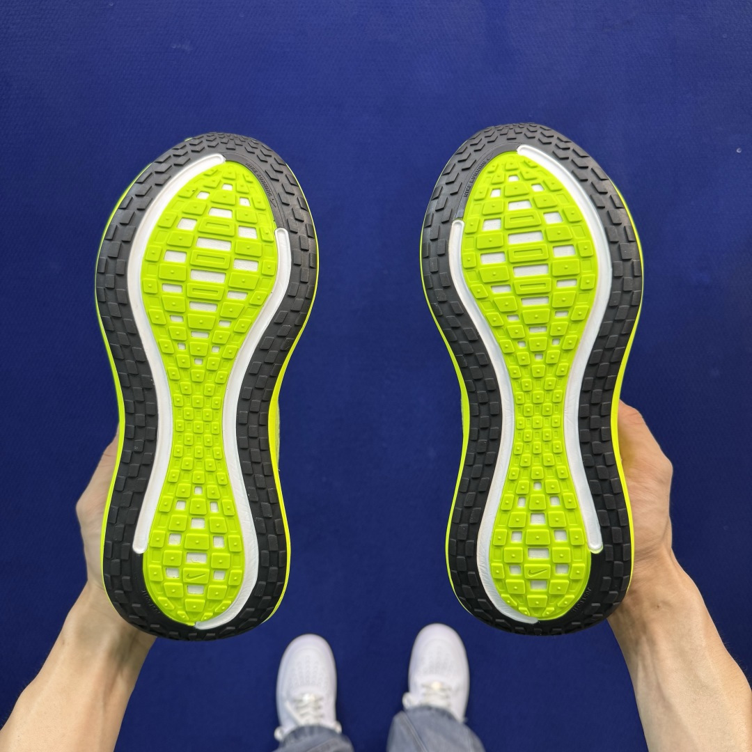 Nike Vomero Plus 低帮 ZOOMX 马拉松跑步鞋 第13色:黄色 缓震表现出色，脚感Q弹！ 货号：HV8