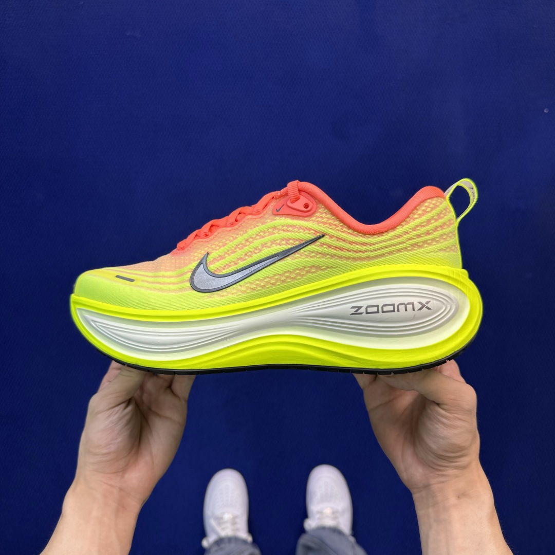 Nike Vomero Plus 低帮 ZOOMX 马拉松跑步鞋 第13色:黄色 缓震表现出色，脚感Q弹！ 货号：HV8