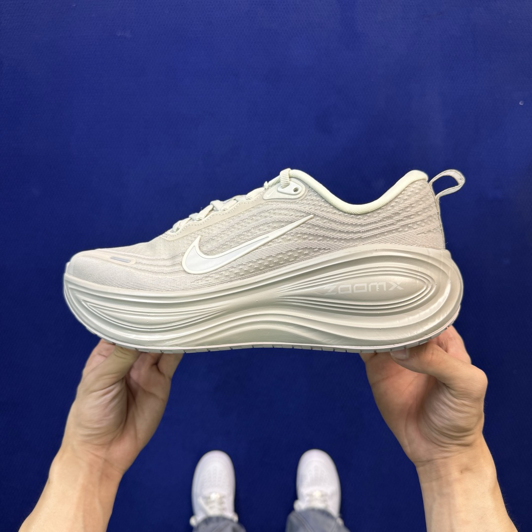 Nike Vomero Plus 低帮 ZOOMX 马拉松跑步鞋 第14色:灰色 缓震表现出色，脚感Q弹！ 货号：HV8