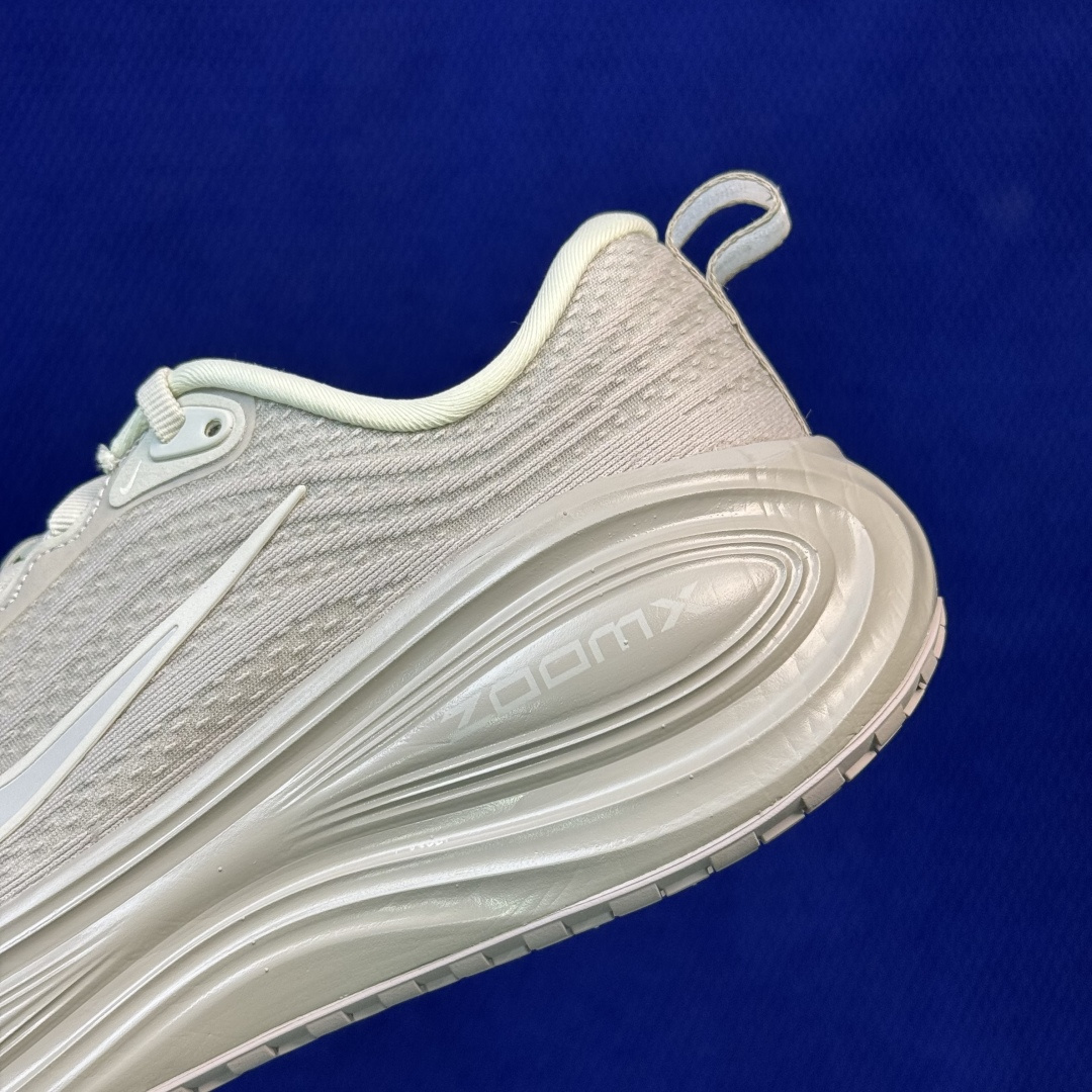 Nike Vomero Plus 低帮 ZOOMX 马拉松跑步鞋 第14色:灰色 缓震表现出色，脚感Q弹！ 货号：HV8