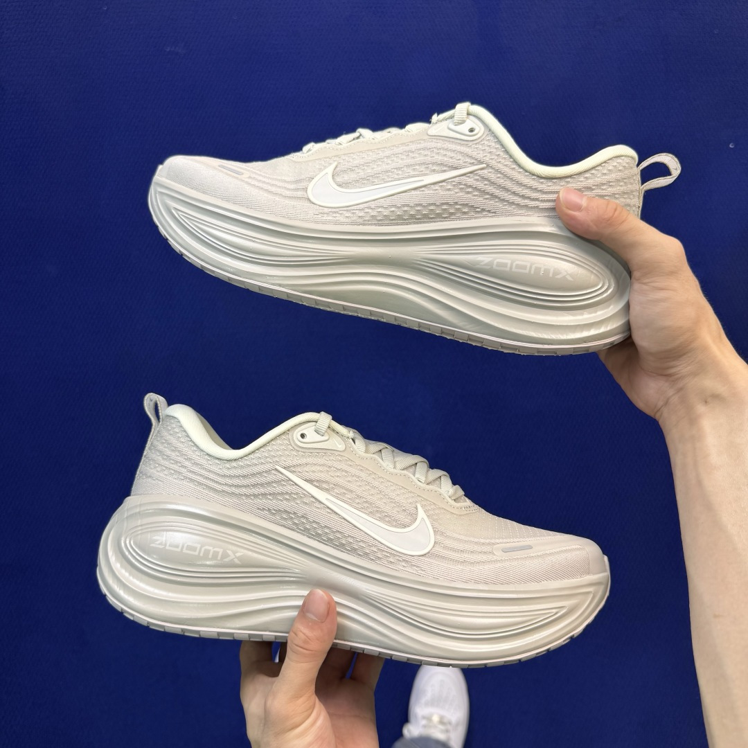 Nike Vomero Plus 低帮 ZOOMX 马拉松跑步鞋 第14色:灰色 缓震表现出色，脚感Q弹！ 货号：HV8