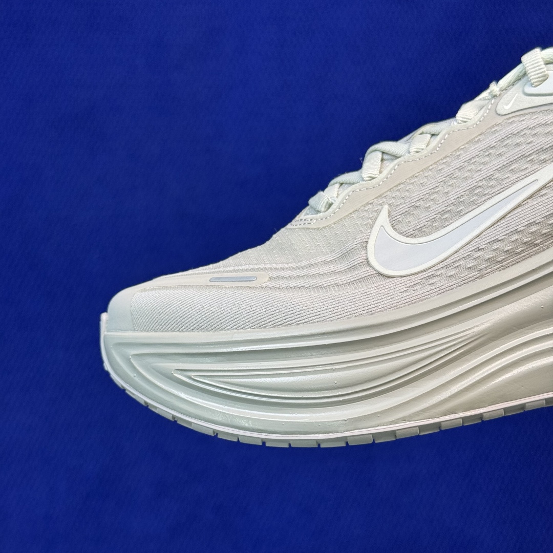 Nike Vomero Plus 低帮 ZOOMX 马拉松跑步鞋 第14色:灰色 缓震表现出色，脚感Q弹！ 货号：HV8