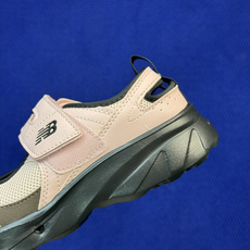 New Balance NB Breeze 玛丽珍鞋 雾粉色 货号:SD2202PI2 尺码:36 37 37.5 38 New Balance NB Breeze 玛丽珍鞋 雾粉色 货号:SD2202PI2 尺码:36 37 37.5 38