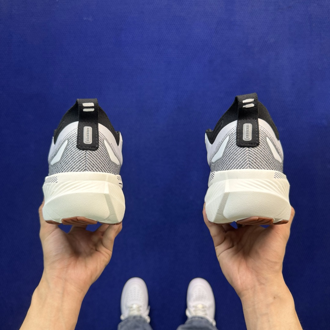 Brooks布鲁克斯 GLYCERIN 23 跑步鞋 第3色:黑白灰 货号：-1D-187 尺码：36-45带半码