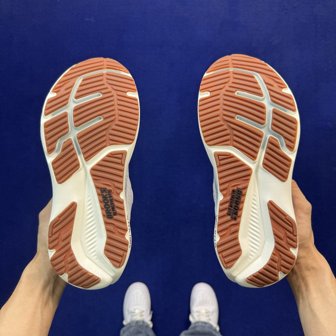 Brooks布鲁克斯 GLYCERIN 23 跑步鞋 第3色:黑白灰 货号：-1D-187 尺码：36-45带半码