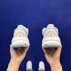 Hoka One One Bondi 9 跑步鞋 纯原大厂出品!品质库存稳定放心推! 第20色:灰色 货号:/CYLT Hoka One One Bondi 9 跑步鞋 纯原大厂出品!品质库存稳定放心推! 第20色:灰色 货号:/CYLT