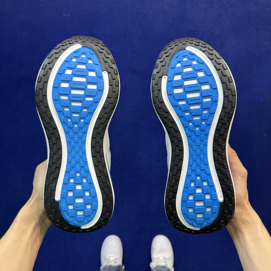 Nike Vomero Plus 低帮 ZOOMX 马拉松跑步鞋 第15色:白蓝 缓震表现出色，脚感Q弹！ 货号：HV8