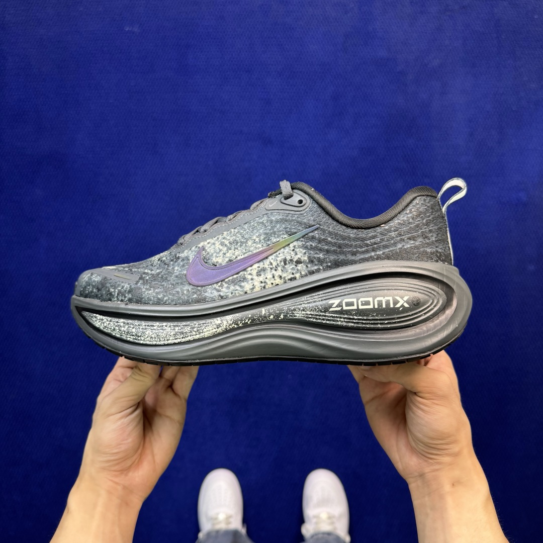 Nike Vomero Plus 低帮 ZOOMX 马拉松跑步鞋 第16色:黑数码幻影 缓震表现出色，脚感Q弹！ 货号：