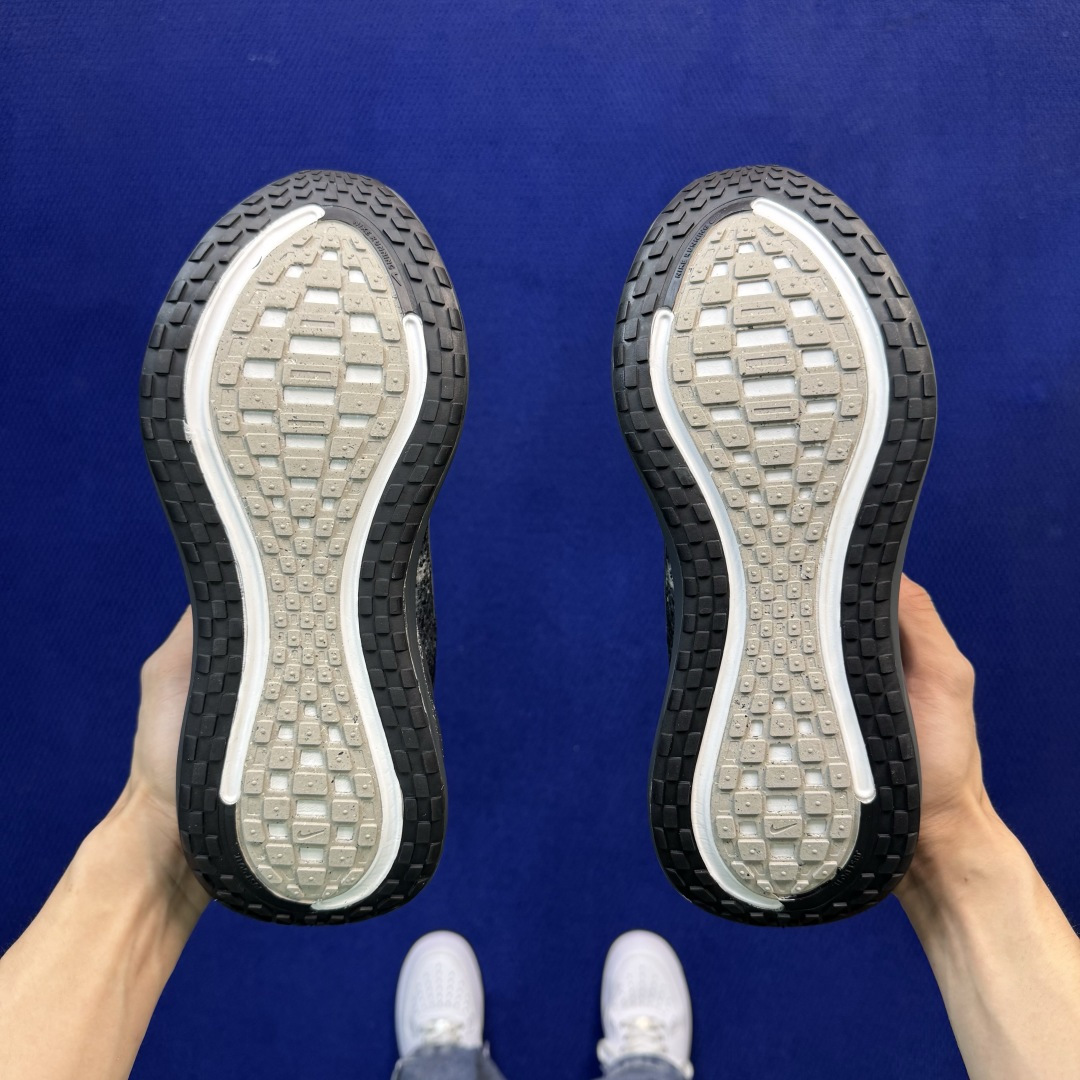 Nike Vomero Plus 低帮 ZOOMX 马拉松跑步鞋 第16色:黑数码幻影 缓震表现出色，脚感Q弹！ 货号：