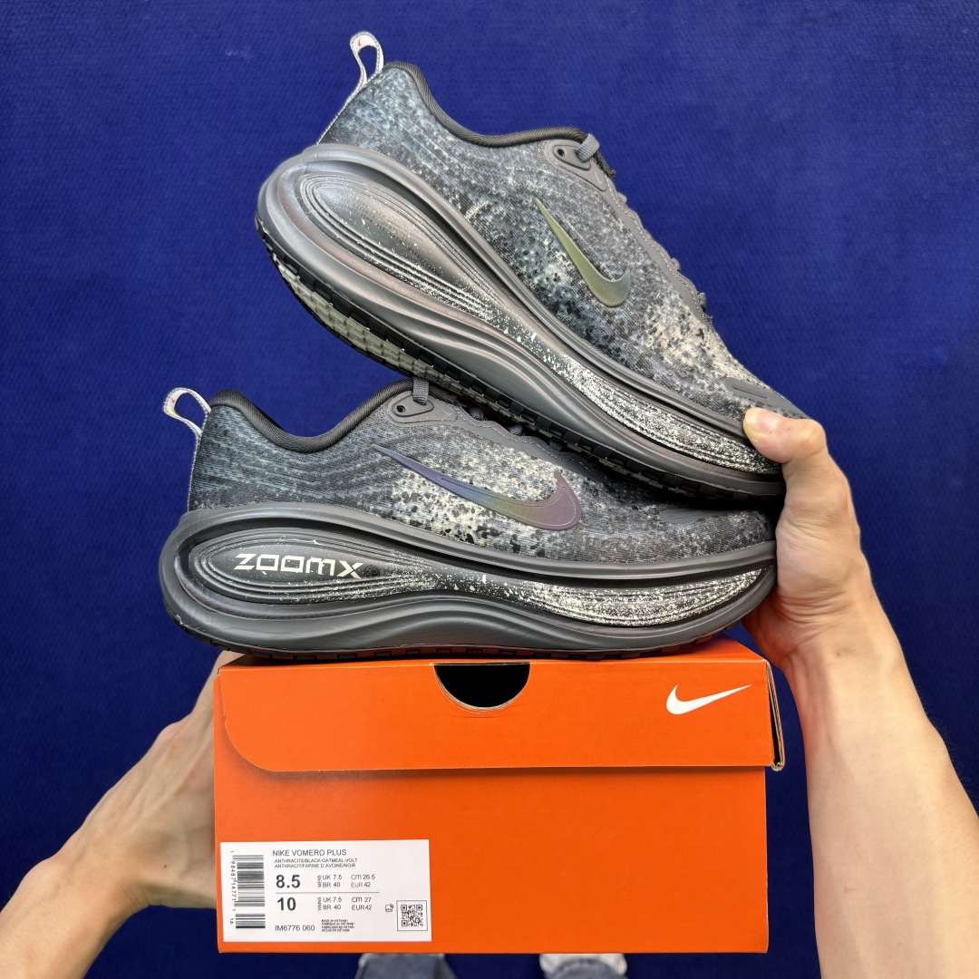Nike Vomero Plus 低帮 ZOOMX 马拉松跑步鞋 第16色:黑数码幻影 缓震表现出色，脚感Q弹！ 货号：