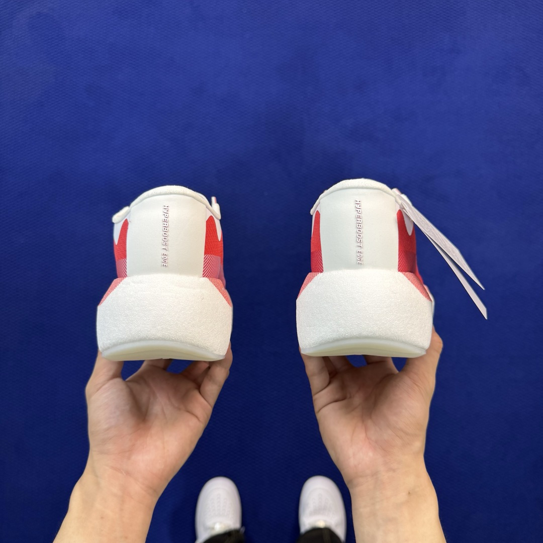 adidas Hyperboost Edge 巴斯夫爆米花跑步鞋 第1色:白红 货号：KI1913 尺码：36-46带半