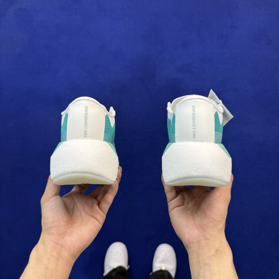 adidas Hyperboost Edge 巴斯夫爆米花跑步鞋 第2色:白绿 货号：KI1912 尺码：36-46带半