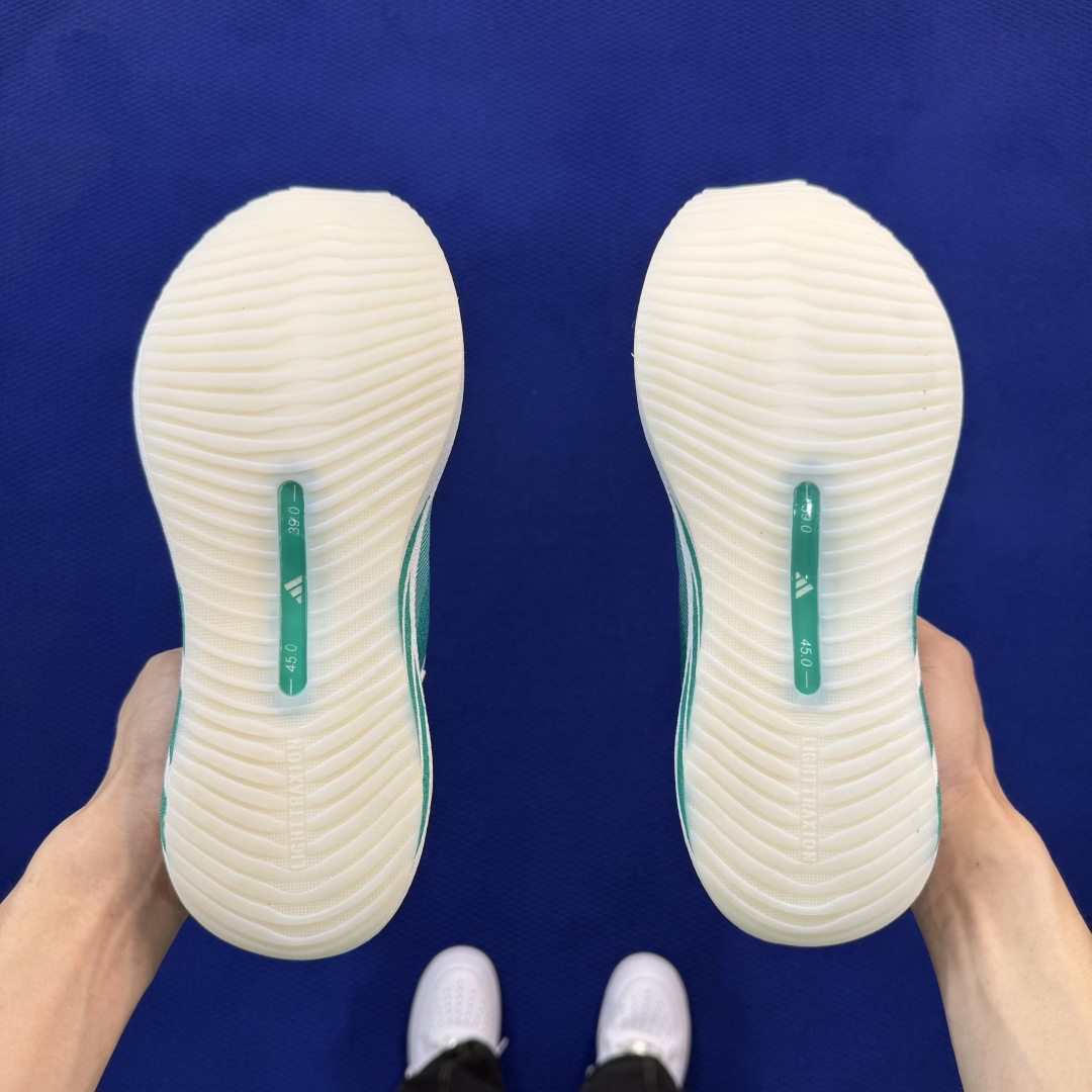 adidas Hyperboost Edge 巴斯夫爆米花跑步鞋 第2色:白绿 货号：KI1912 尺码：36-46带半