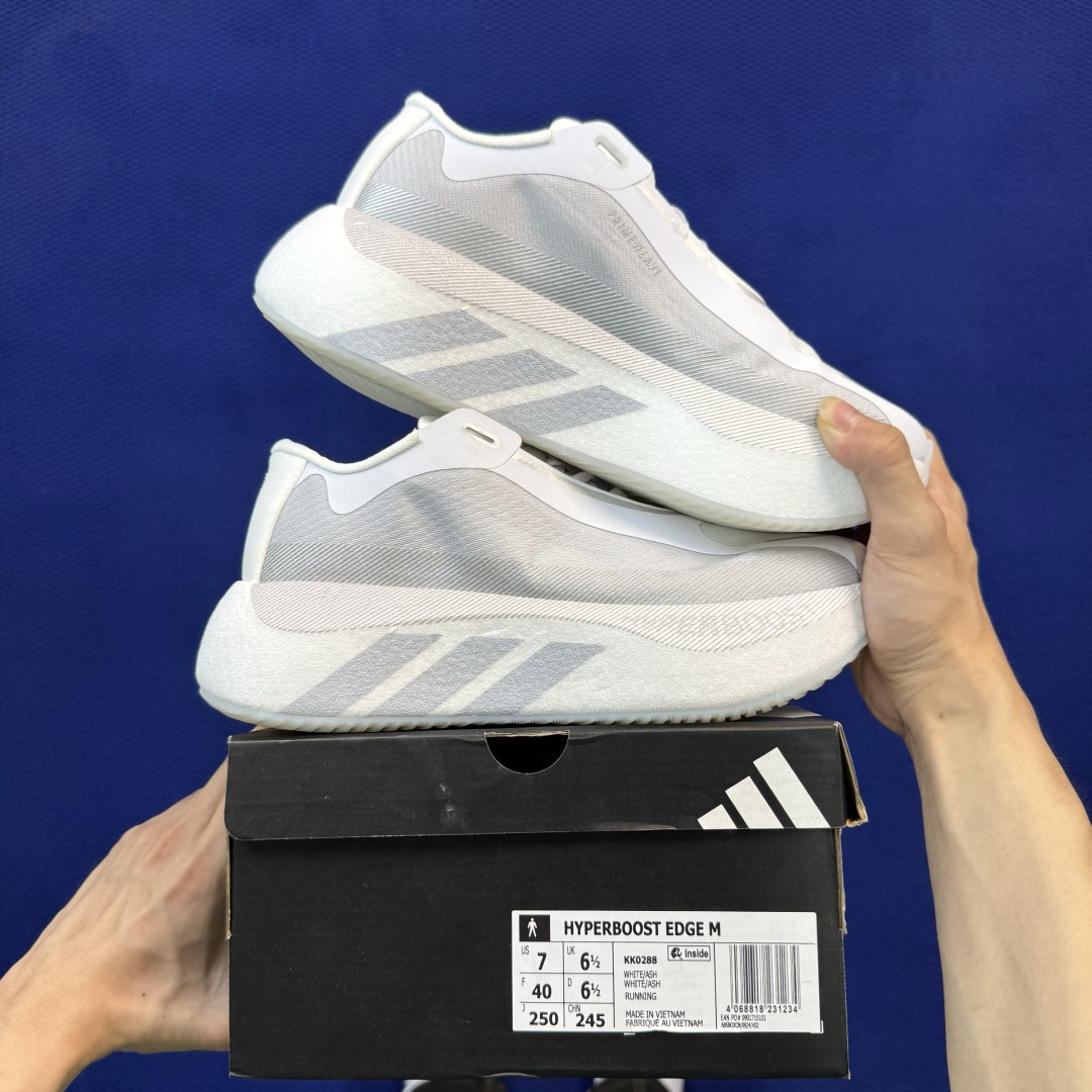 adidas Hyperboost Edge 巴斯夫爆米花跑步鞋 第3色:白灰 货号：KK0288 尺码：36-46带半