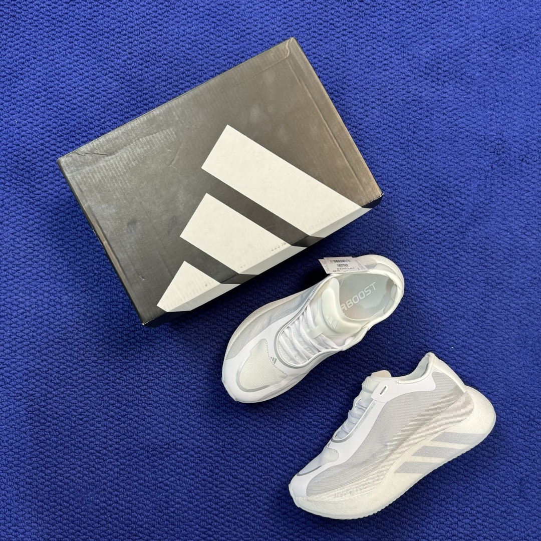 adidas Hyperboost Edge 巴斯夫爆米花跑步鞋 第3色:白灰 货号：KK0288 尺码：36-46带半