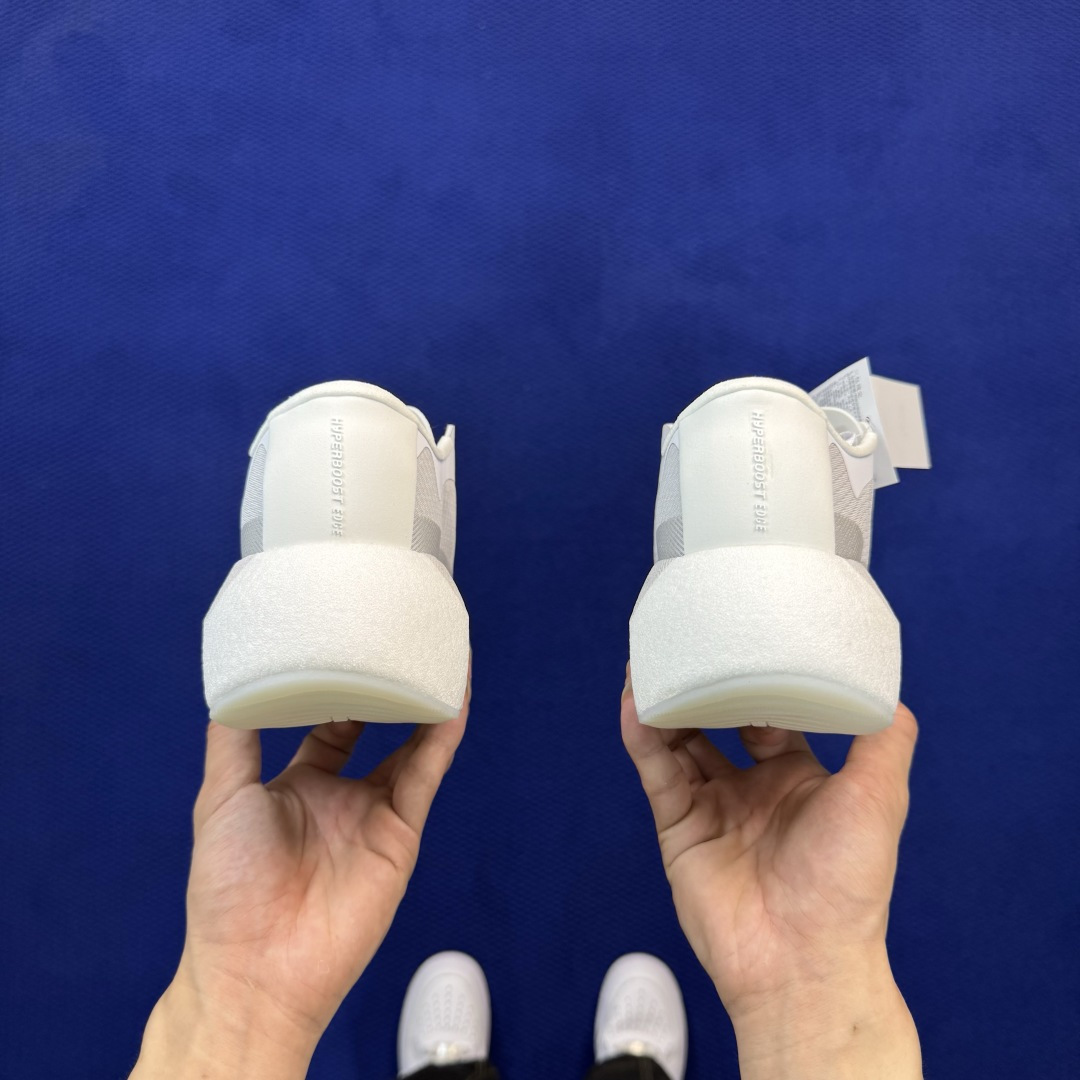 adidas Hyperboost Edge 巴斯夫爆米花跑步鞋 第3色:白灰 货号：KK0288 尺码：36-46带半