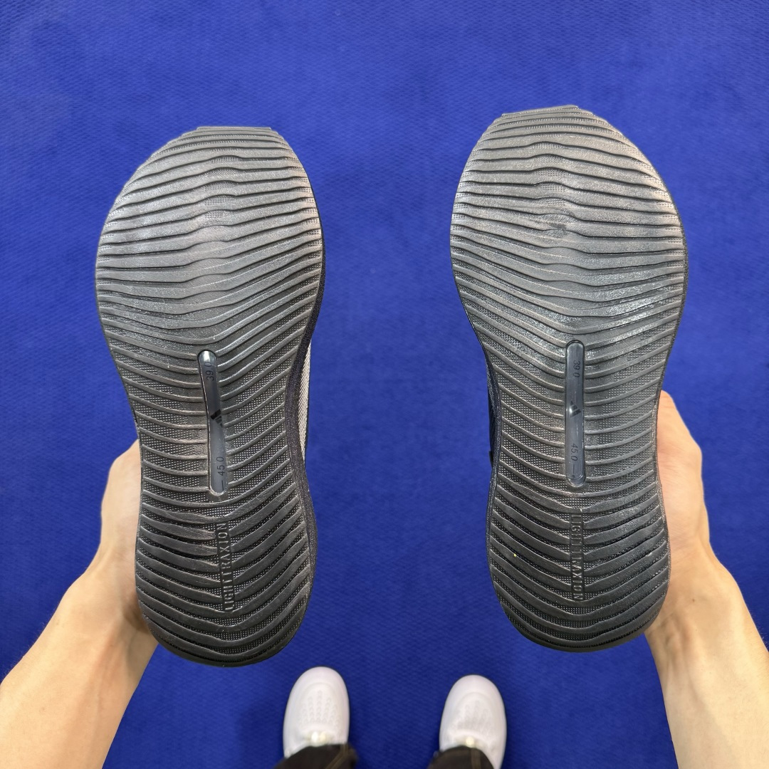 adidas Hyperboost Edge 巴斯夫爆米花跑步鞋 第4色:黑色 货号：KK0289 尺码：36-46带半