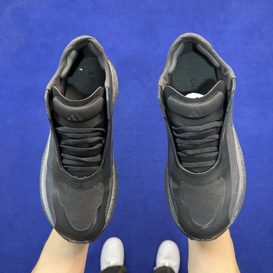 adidas Hyperboost Edge 巴斯夫爆米花跑步鞋 第4色:黑色 货号：KK0289 尺码：36-46带半