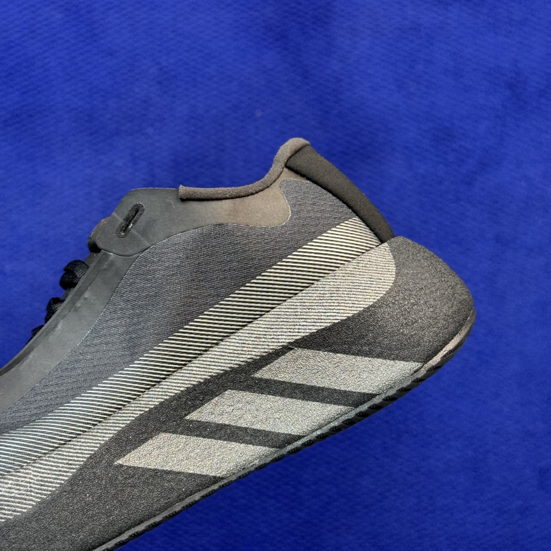 adidas Hyperboost Edge 巴斯夫爆米花跑步鞋 第4色:黑色 货号：KK0289 尺码：36-46带半