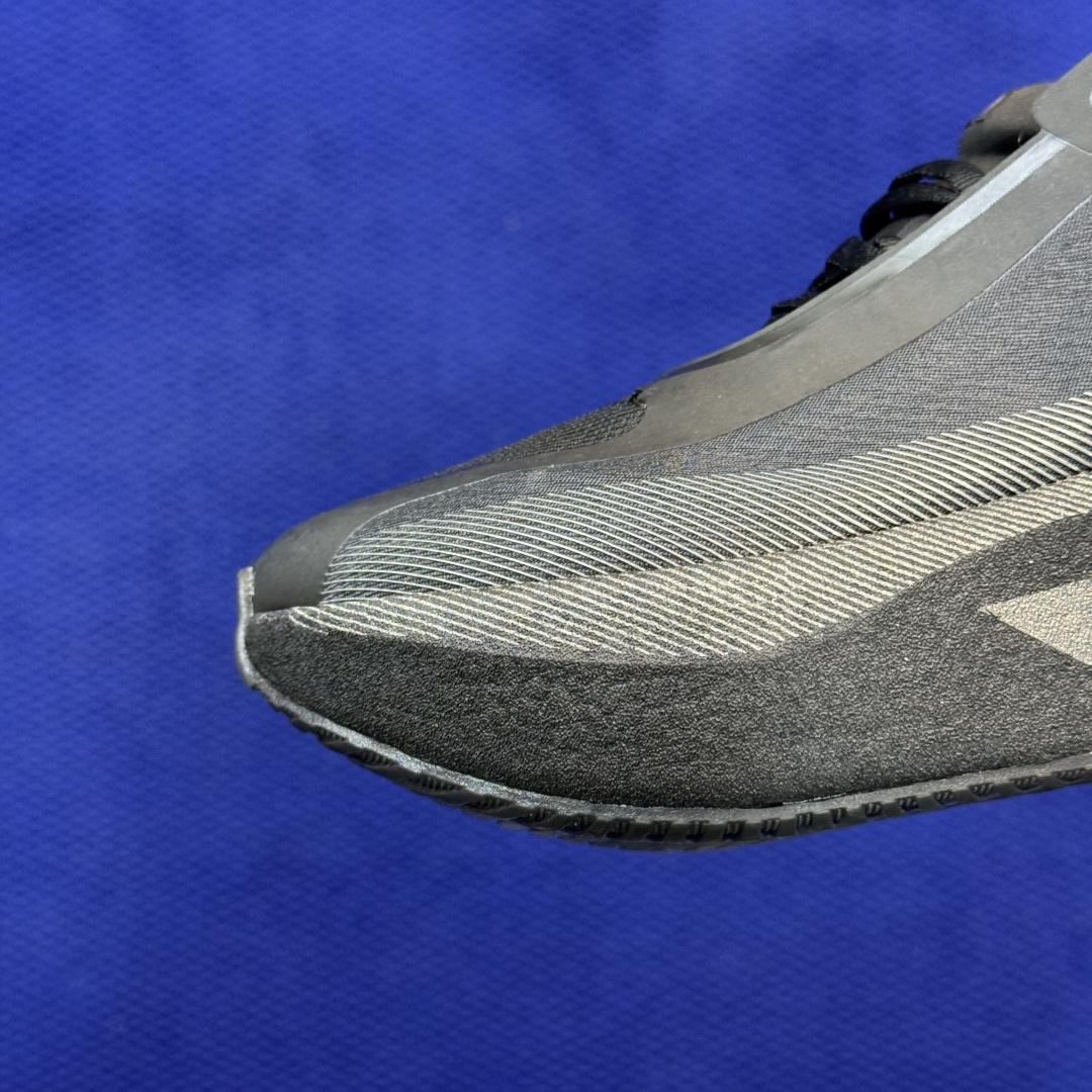 adidas Hyperboost Edge 巴斯夫爆米花跑步鞋 第4色:黑色 货号：KK0289 尺码：36-46带半