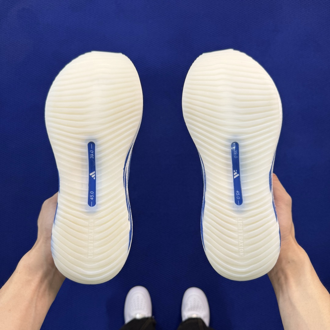 adidas Hyperboost Edge 巴斯夫爆米花跑步鞋 第5色:白蓝 货号：KI1911 尺码：36-46带半