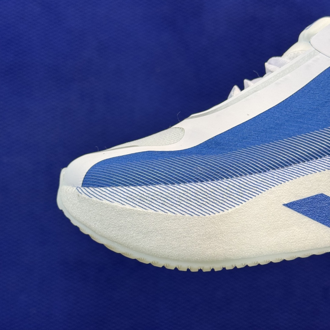 adidas Hyperboost Edge 巴斯夫爆米花跑步鞋 第5色:白蓝 货号：KI1911 尺码：36-46带半