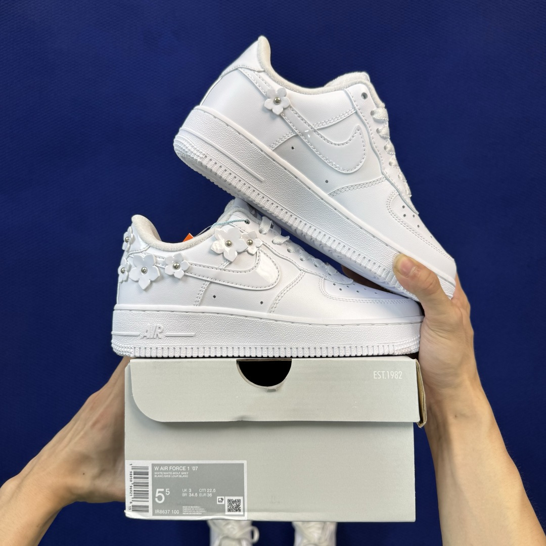 3A空军!第660色:纯白小花装饰🎍镜面皮 Nike Air Force 1 Low 百分百原鞋开发!PT市场真正匠心空 3A空军!第660色:纯白小花装饰🎍镜面皮 Nike Air Force 1 Low 百分百原鞋开发!PT市场真正匠心空