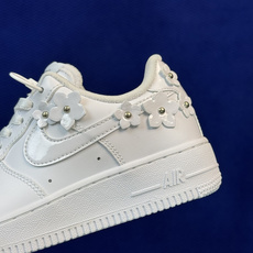 3A空军!第660色:纯白小花装饰🎍镜面皮 Nike Air Force 1 Low 百分百原鞋开发!PT市场真正匠心空 3A空军!第660色:纯白小花装饰🎍镜面皮 Nike Air Force 1 Low 百分百原鞋开发!PT市场真正匠心空