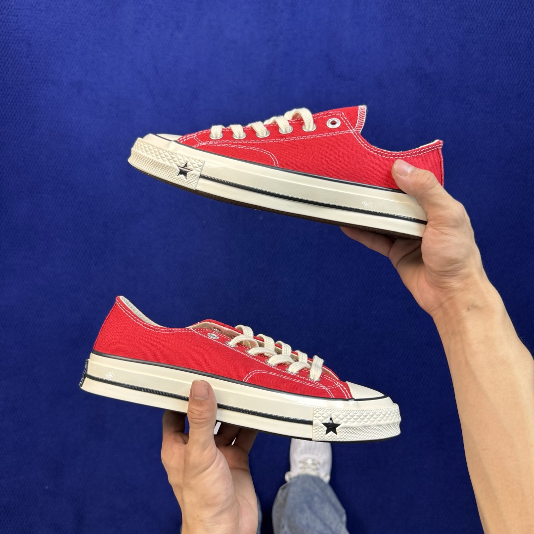 2026匡威全新发布！Converse CHUCK 70X 星星标帆布鞋 大红色低帮 货号：A24235C 尺码：35 
