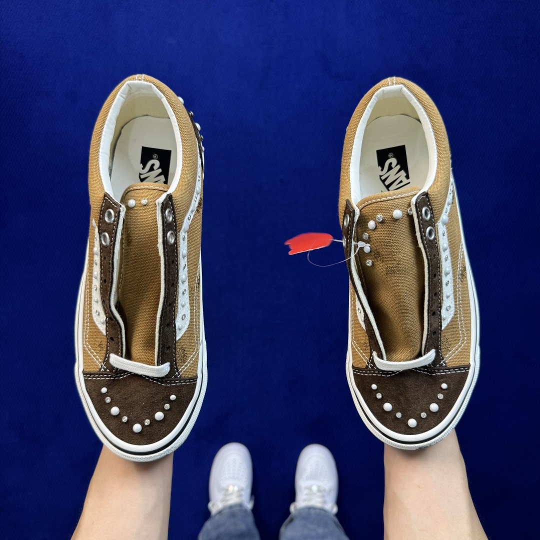 虎扑版!Vans Old Skool 低帮 棕色珍珠碎钻铆钉限定! 纯原级别外贸订单!万斯经典 硫化帆布板鞋 正品海鸥线 虎扑版!Vans Old Skool 低帮 棕色珍珠碎钻铆钉限定! 纯原级别外贸订单!万斯经典 硫化帆布板鞋 正品海鸥线