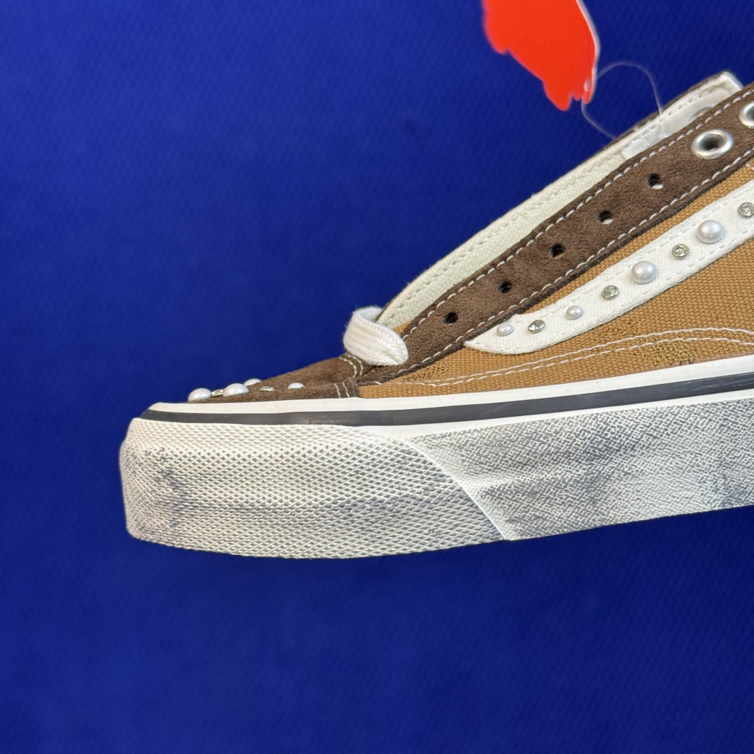 虎扑版!Vans Old Skool 低帮 棕色珍珠碎钻铆钉限定! 纯原级别外贸订单!万斯经典 硫化帆布板鞋 正品海鸥线 虎扑版!Vans Old Skool 低帮 棕色珍珠碎钻铆钉限定! 纯原级别外贸订单!万斯经典 硫化帆布板鞋 正品海鸥线