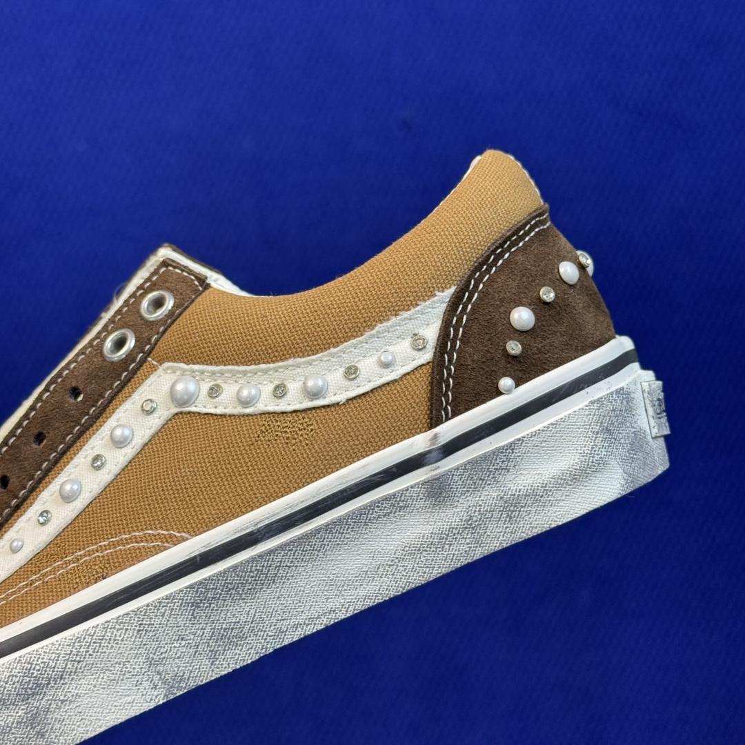 虎扑版!Vans Old Skool 低帮 棕色珍珠碎钻铆钉限定! 纯原级别外贸订单!万斯经典 硫化帆布板鞋 正品海鸥线 虎扑版!Vans Old Skool 低帮 棕色珍珠碎钻铆钉限定! 纯原级别外贸订单!万斯经典 硫化帆布板鞋 正品海鸥线