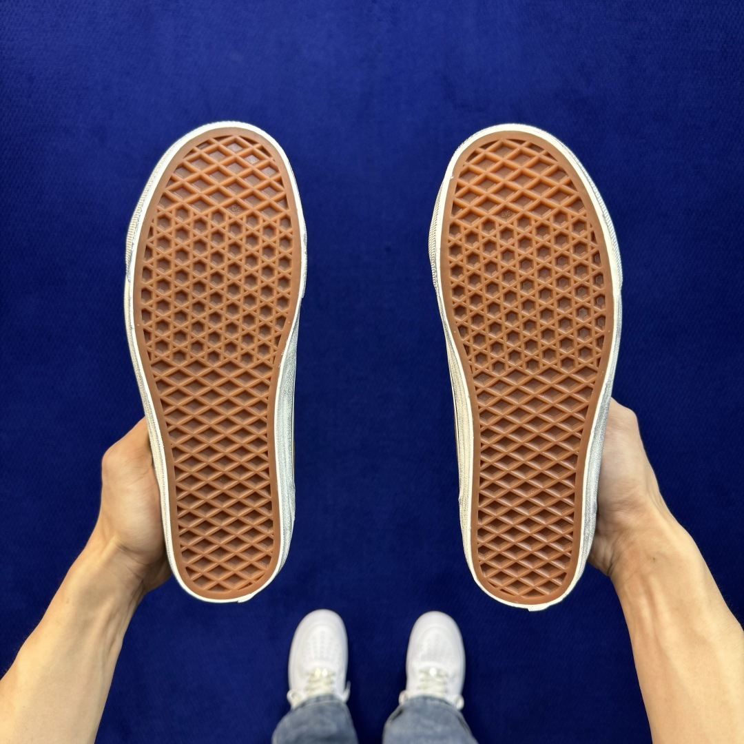 虎扑版!Vans Old Skool 低帮 棕色珍珠碎钻铆钉限定! 纯原级别外贸订单!万斯经典 硫化帆布板鞋 正品海鸥线 虎扑版!Vans Old Skool 低帮 棕色珍珠碎钻铆钉限定! 纯原级别外贸订单!万斯经典 硫化帆布板鞋 正品海鸥线