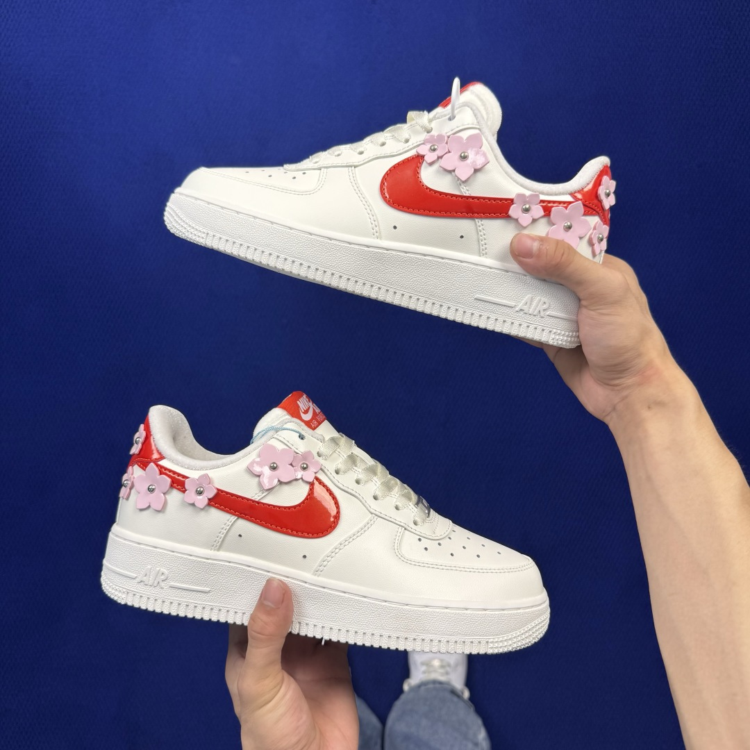 3A空军!第661色:红钩小花装饰🎍镜面皮 Nike Air Force 1 Low 百分百原鞋开发!PT市场真正匠心空 3A空军!第661色:红钩小花装饰🎍镜面皮 Nike Air Force 1 Low 百分百原鞋开发!PT市场真正匠心空
