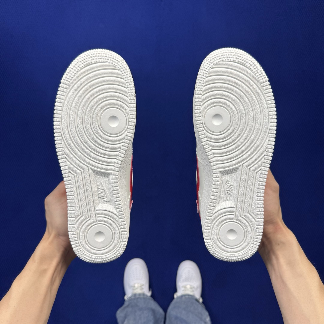 3A空军!第661色:红钩小花装饰🎍镜面皮 Nike Air Force 1 Low 百分百原鞋开发!PT市场真正匠心空 3A空军!第661色:红钩小花装饰🎍镜面皮 Nike Air Force 1 Low 百分百原鞋开发!PT市场真正匠心空